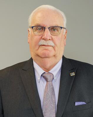 Headshot of Wallace Zosche
