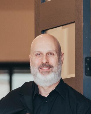 Headshot of Andy Trainer