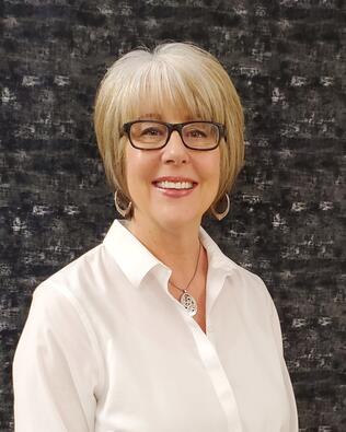 Headshot of Eva Gifford