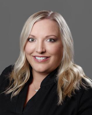 Headshot of Lora Edwards