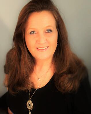 Headshot of Robin McGovern