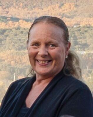 Headshot of Julie Landrum