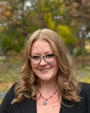 Headshot of Claire Linder