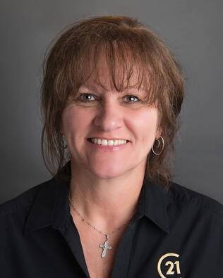 Headshot of Cecilia Foy