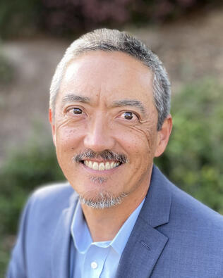 Headshot of Ray Chen
