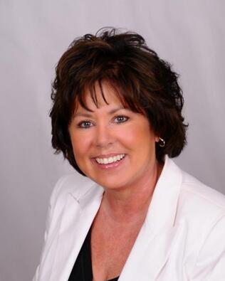Headshot of Maggie Juris