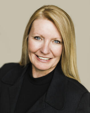 Headshot of Cindy Knowles