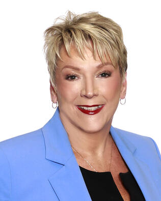 Headshot of Lisa Bush