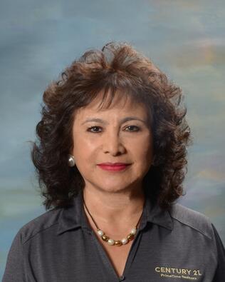 Headshot of Gloria Torres