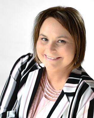 Headshot of Rachelle Burk