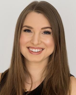 Headshot of Laura DeLuca