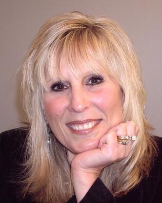 Headshot of Leslie Golubosky