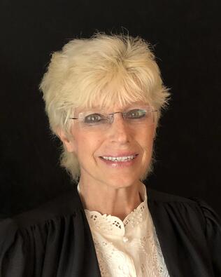 Headshot of Dianne Bradfield
