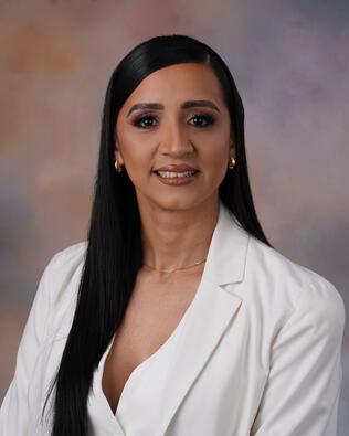 Headshot of Indiana Narvaez