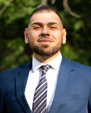 Headshot of Aaron Valle