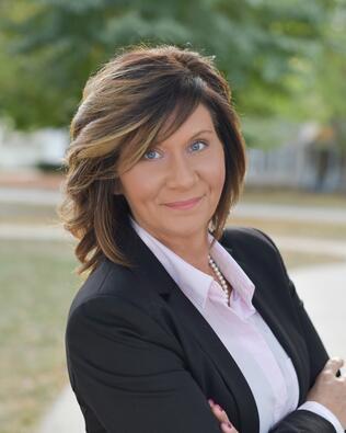 Headshot of Michelle Utter