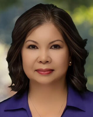 Headshot of Bee Borden