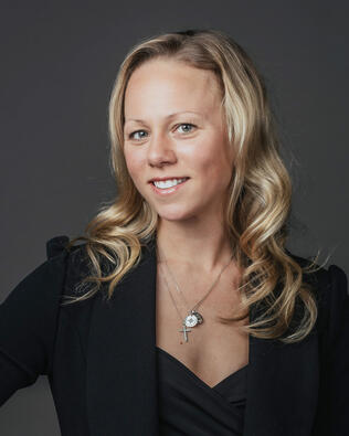 Headshot of Linsay Gaither