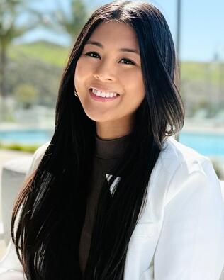 Headshot of Jessica Capinia