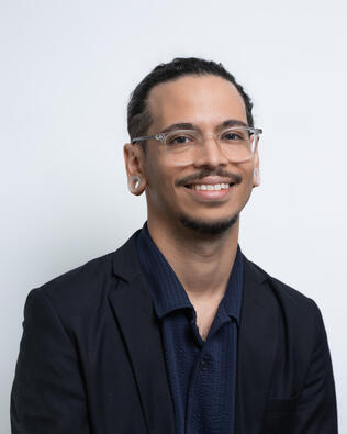 Headshot of Pedro Irizarry