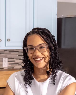 Headshot of Shayla Farmer