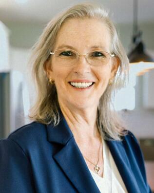 Headshot of Laura Smith