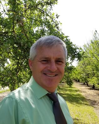 Headshot of Carlos de Matos