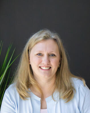 Headshot of Cheri Akbari