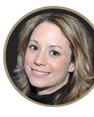 Headshot of Lisa Carvalho