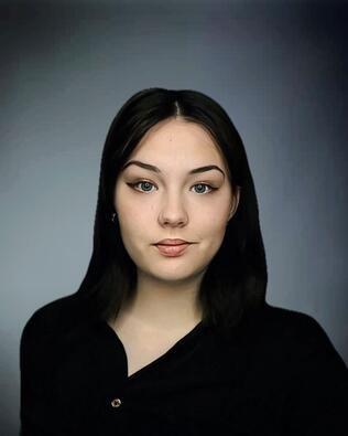 Headshot of Evelyn Moore