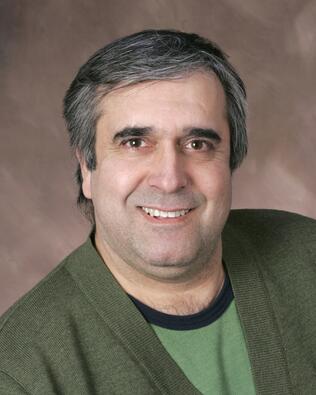 Headshot of Luis Rodriguez