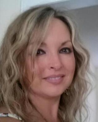 Headshot of Lisa Hunt