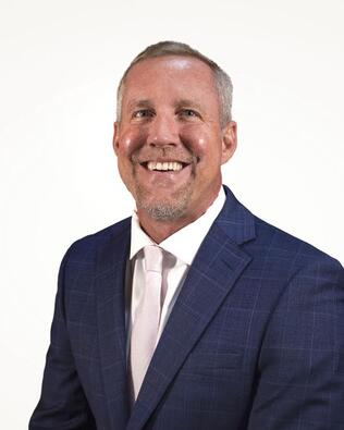 Headshot of Daniel Head