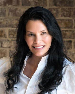 Headshot of Lisa Bowles