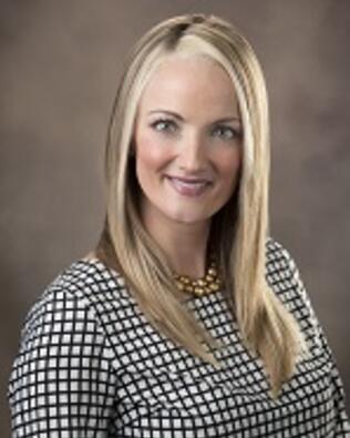 Headshot of Lauren Thompson