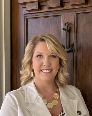 Headshot of Jennifer Saltsgaver