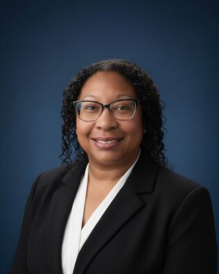 Headshot of Ebony Smith