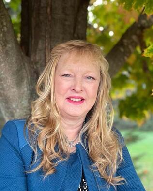 Headshot of Regina Mauer