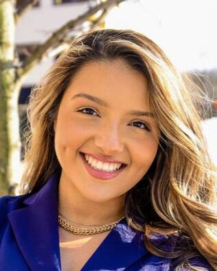 Headshot of Bettina Carrasquilla