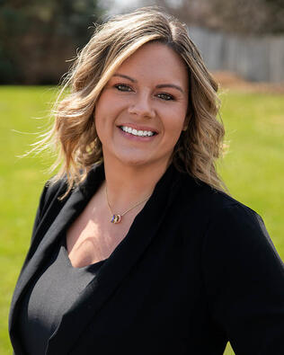 Headshot of Lyndsey Bush McVeigh