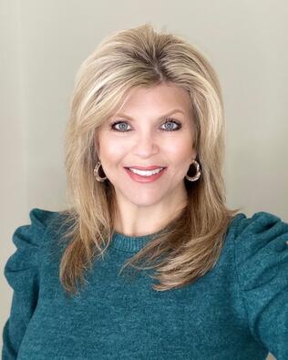 Headshot of Lea Johnston