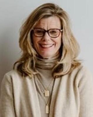 Headshot of Kelly Burke