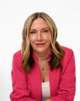 Headshot of Stefanie Barnes