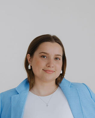 Headshot of Victoria Dipzinski