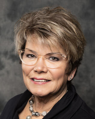 Headshot of Wendy Sabo