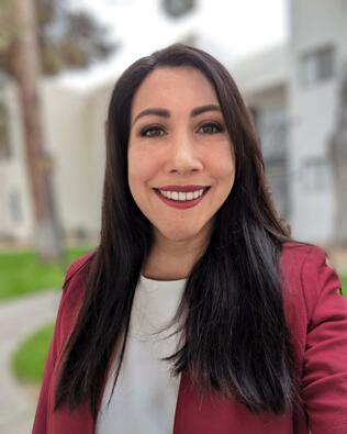 Headshot of Anyelina Veloz