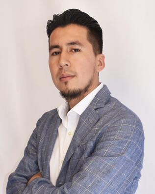 Headshot of Jorge Apolo