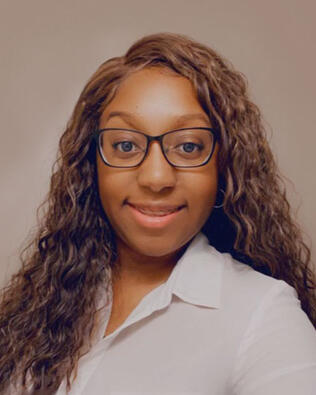 Headshot of Jocelyn Warren