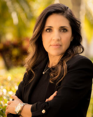 Headshot of Veronica Ahued