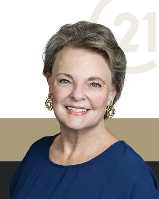 Headshot of Suzanne McCoy